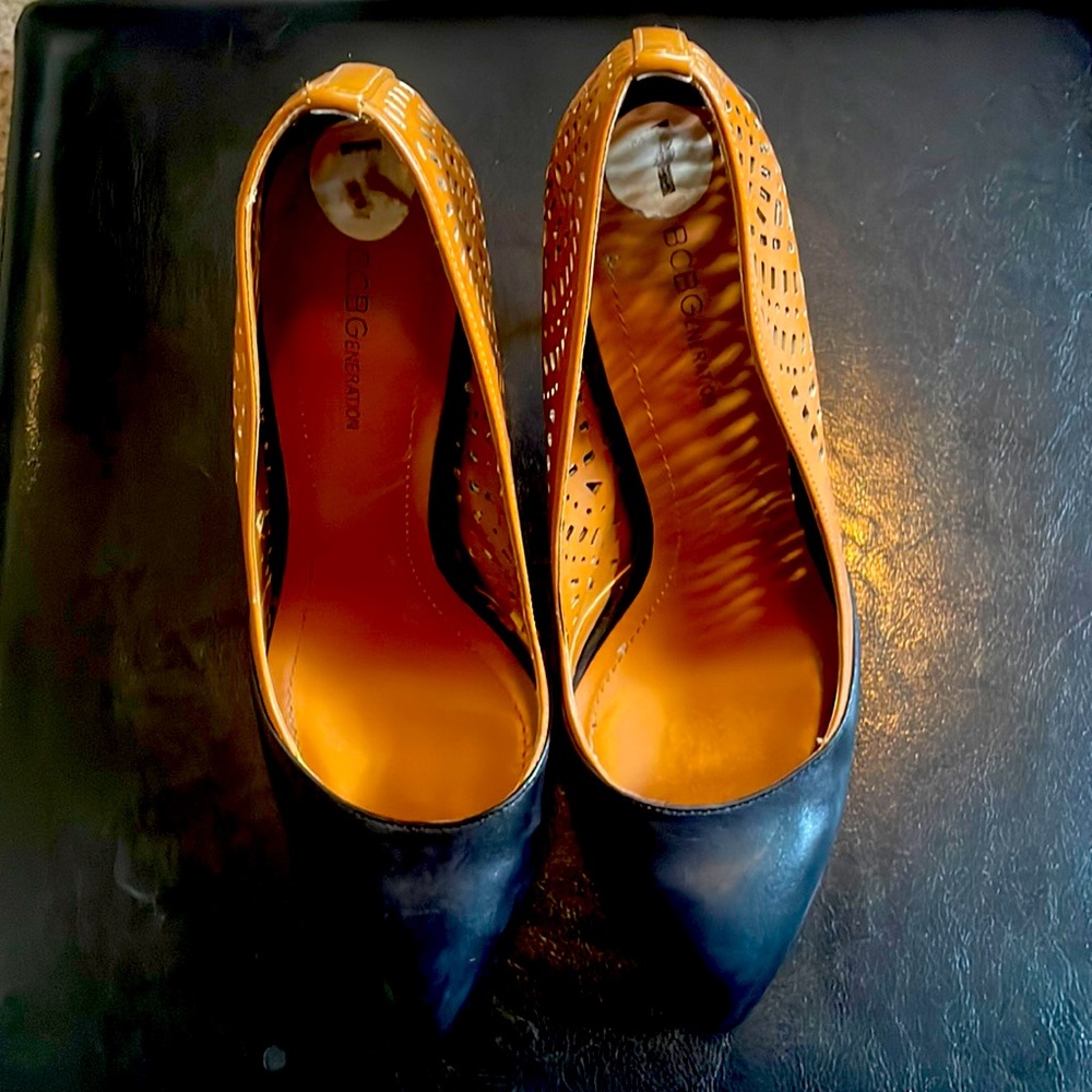 Women’s Size 7 BCBGeneration 4” Black and Tan High Heels